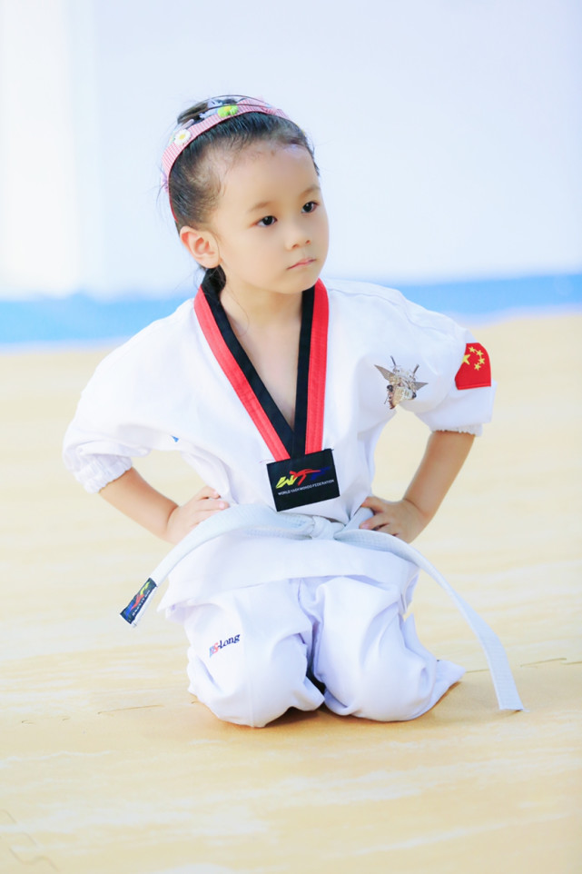 王怡鑫跆拳道高清组图
