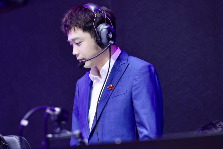 ag月光直言cat不会被轮换,队伍氛围很好,赛季中不会买江城_腾讯新闻