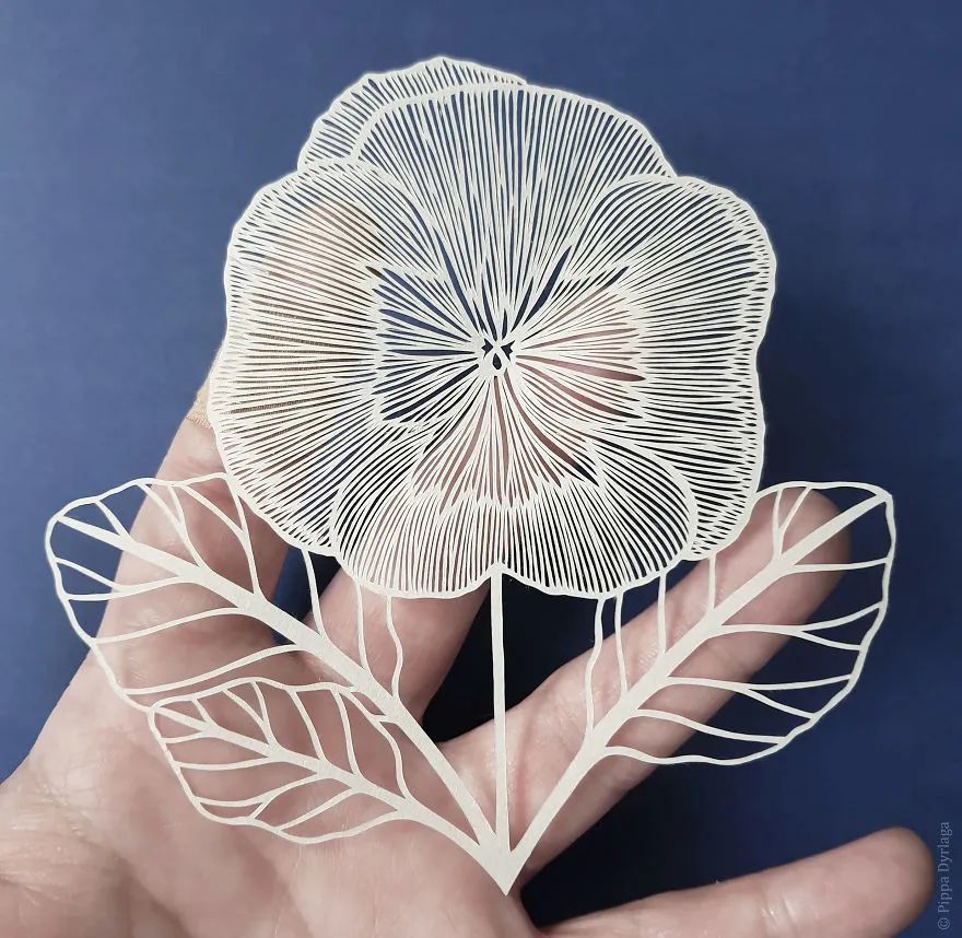 薄如蝉翼精美绝伦这样的纸雕花卉比鲜花还受欢迎