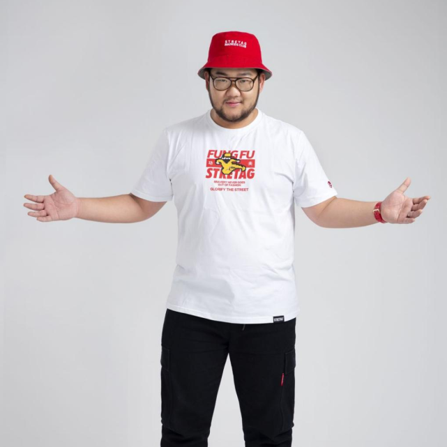 每周不同搭配组合三档娱乐节目《下班快乐》《大娱乐家》:18:00--20