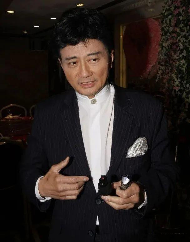 人间蒸发?吴刚夫妻俩疑欠583万不还,曾因生活奢靡致破产令延长4年