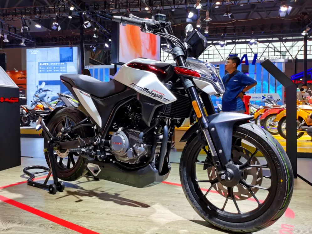 预测售价16万国产宗申新车g250r亮相水冷电喷4气门标配abs