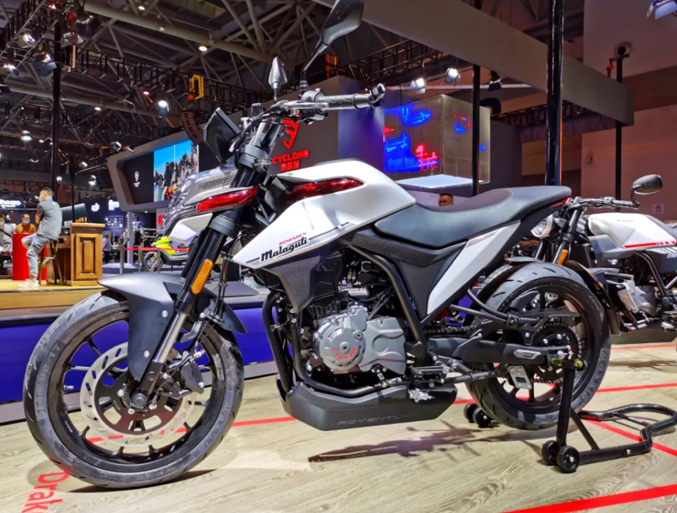 预测售价16万国产宗申新车g250r亮相水冷电喷4气门标配abs