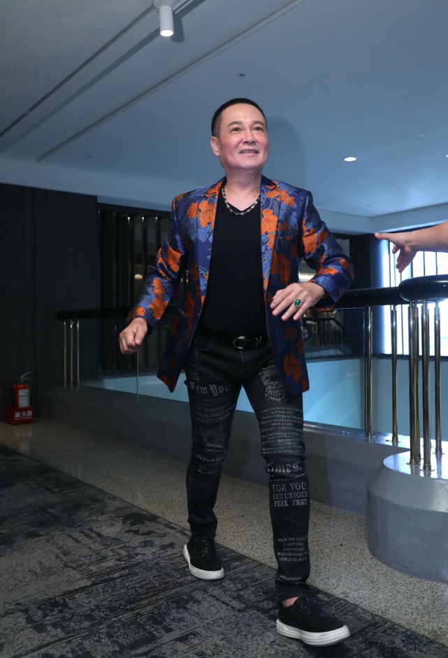 70岁胡一刀孟飞自曝仍做男一状态仍年轻三婚娶小20岁娇妻