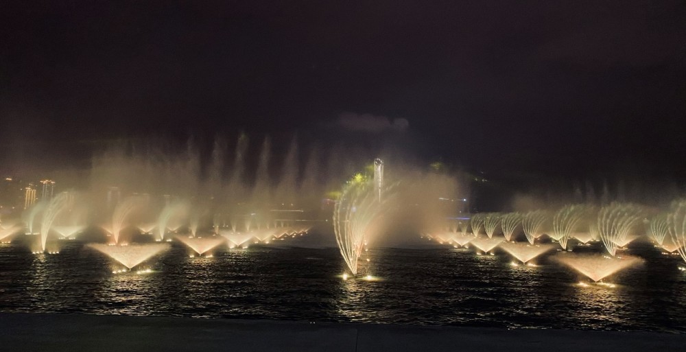 夜游苏州金鸡湖欣赏音乐喷泉光影秀