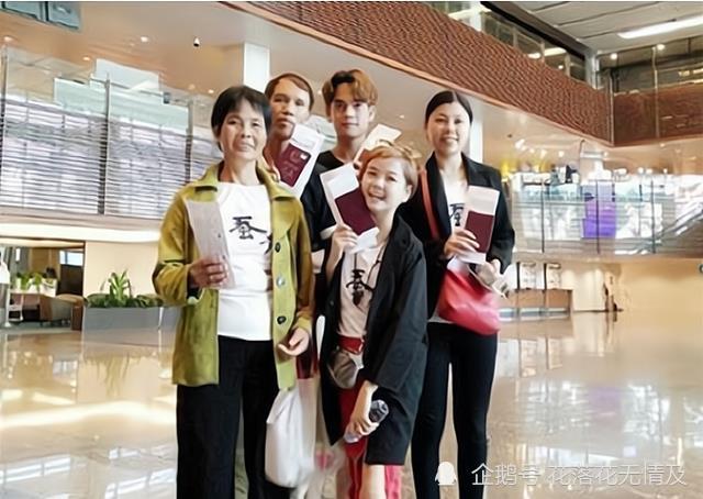 袖珍女孩黄韵伊30岁长10岁童颜身高13米年收入超百万