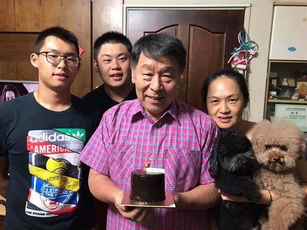 叶倩文初恋陆一龙71岁大寿 情牵小岁娇妻 结婚25年仍显甜蜜 全网搜