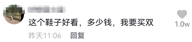 王思聪疑与女伴穿情侣装！踩近6万元鞋吃路边摊，鼻梁创可贴吸睛