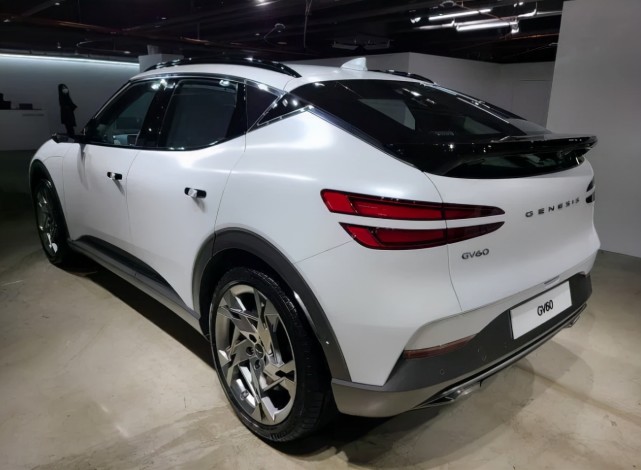 捷尼赛思gv60实车曝光,续航451km,有点气质