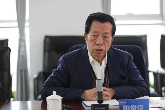 山西首屈一指的煤炭富豪,他小时候跟父亲一起运煤,如今坐拥70亿