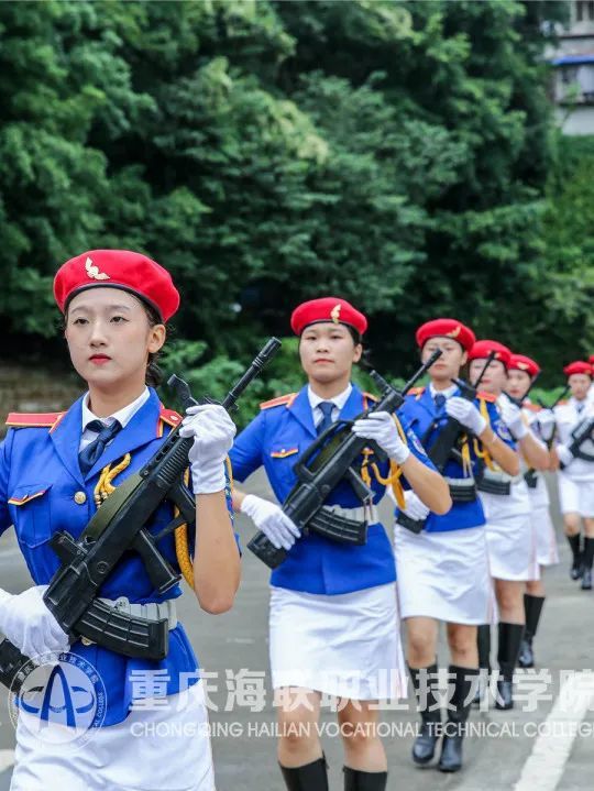 重慶海聯職業技術學院凌雲女子儀仗隊,颯爽英姿,這氣質漂亮!