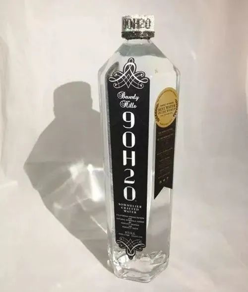 世界最贵矿泉水最高一瓶68万一口喝掉一个肾