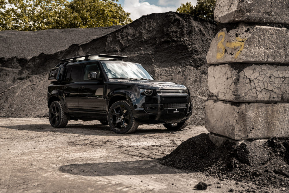 全黑的燕尾晚礼服,heritage改装路虎卫士