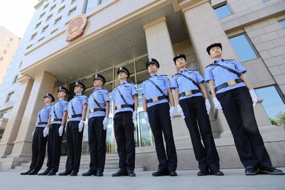 公务员上演制服控六大部门统一着装全免费让老师羡慕不已