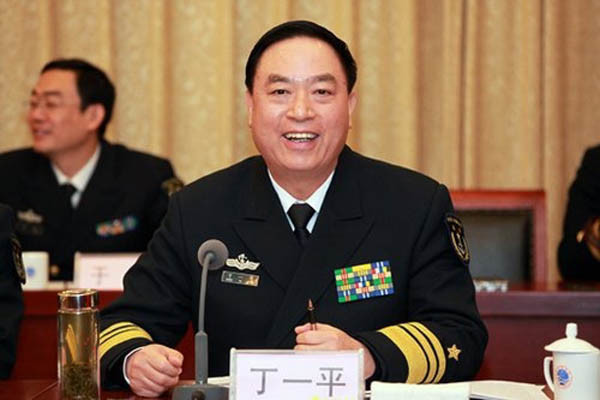 他是原浙江军区副政委55年授中将衔儿子56岁出任海军副司令
