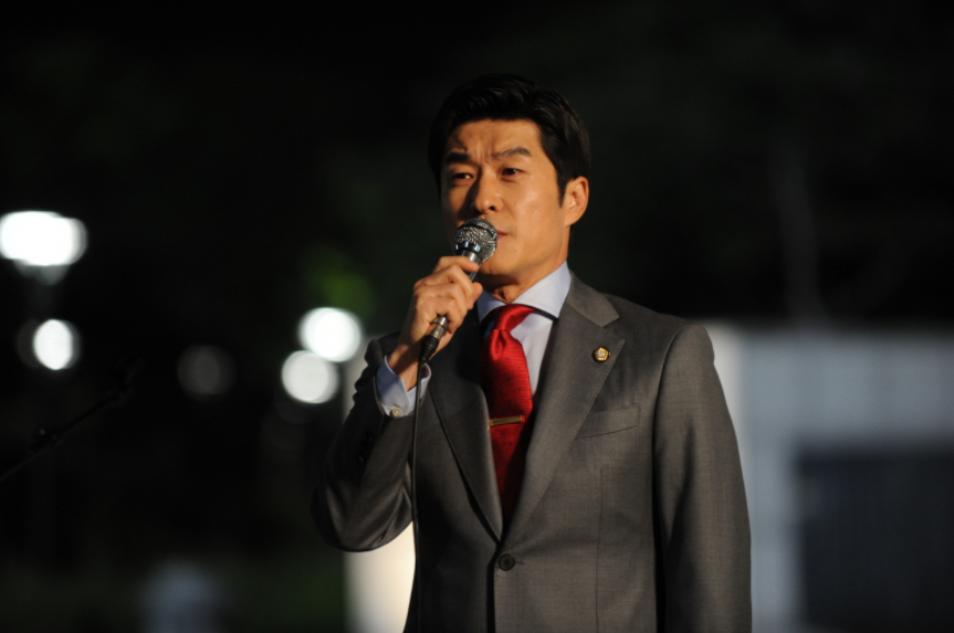 名品演技金相中凭澡堂走红却惨遭假白富美骗婚赔了夫人又折兵