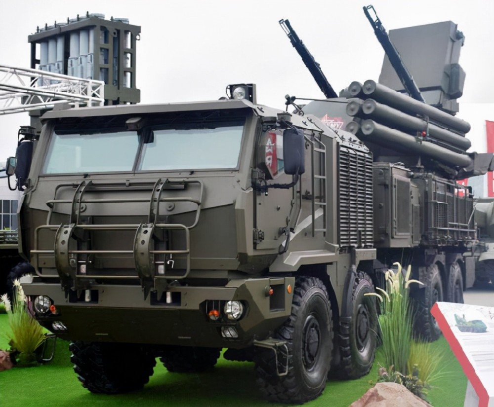 国产新型防空武器配备6管30mm机炮火力堪称全球最强