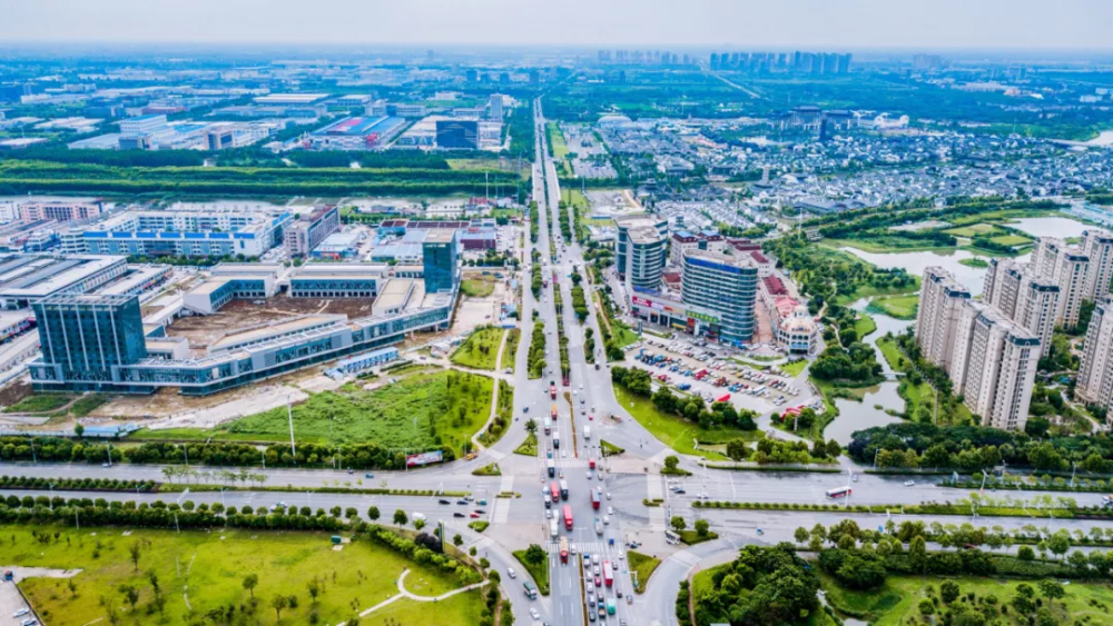 安徽及时作出了"以芜湖为龙头和突破口,开发皖江,呼应浦东,迎接辐射"