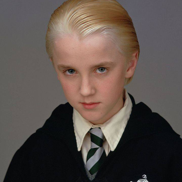 马尔福汤姆费尔顿球场晕倒后首次公开露面神色痛苦似乎还未病愈