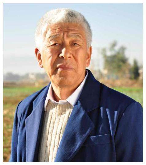 张洪杰跟很多知名演员都有过合作,跟赵本山合作过电影《男妇女主任》