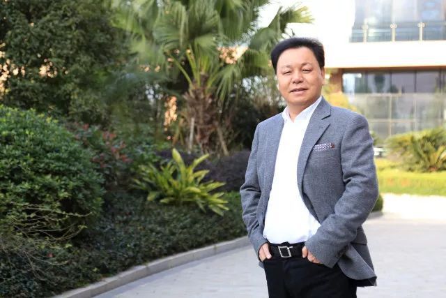 温州新首富:超越一众做服装,卖鞋的大老板,63岁身价达到345亿