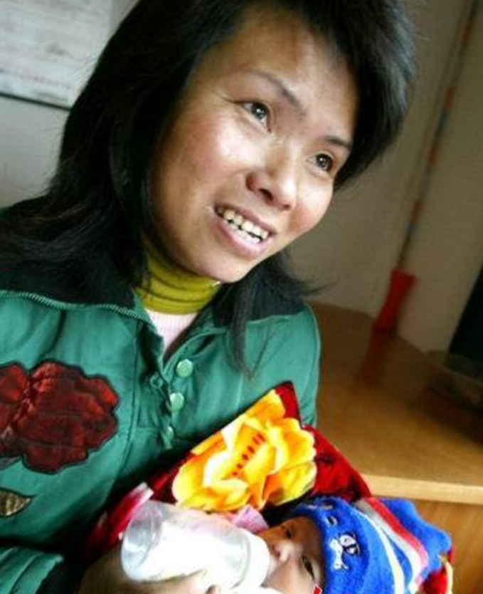 浙江首位变性人雷晓晨05年收获了爱情06年就当上了母亲