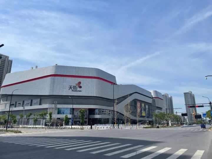 挂牌详情不久前,记者详细探营了一回大江东核心区,刚刚开业的天街人气