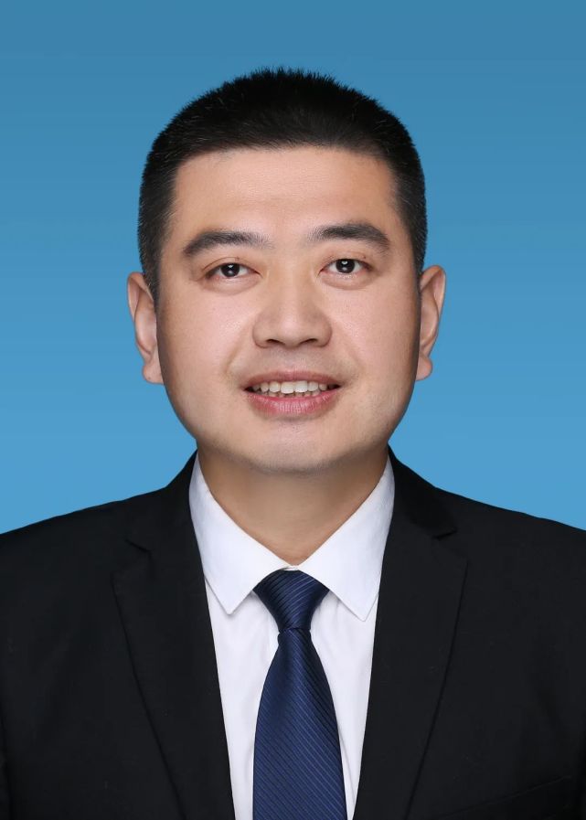 七秩风雨长歌奋进兵团二中优秀校友系列故事讲述28张鼎