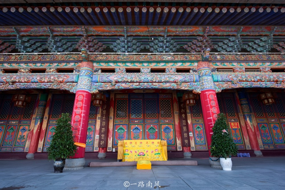 青海省最大的"尼姑"寺,里面却有座财神殿,免费开放,游客很少_腾讯新闻