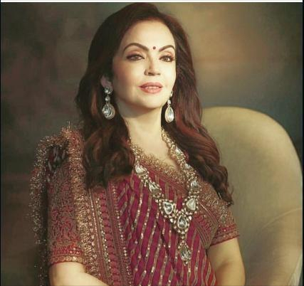 印度"老佛爷"妮塔·安巴尼:生活挥霍无度,又为何会被独宠35年?