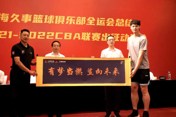 富兰克林 上海男篮出征CBA新赛季，新主帅李春江：尚需时间来达到预期标准