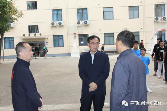 市教体局党组书记,局长李会良到我市部分学校调研