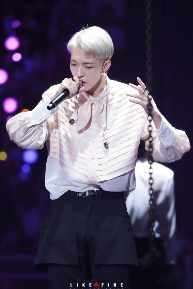 参加过偶练的前oner成员卜凡因成绩没达标已被北京服装学院退学