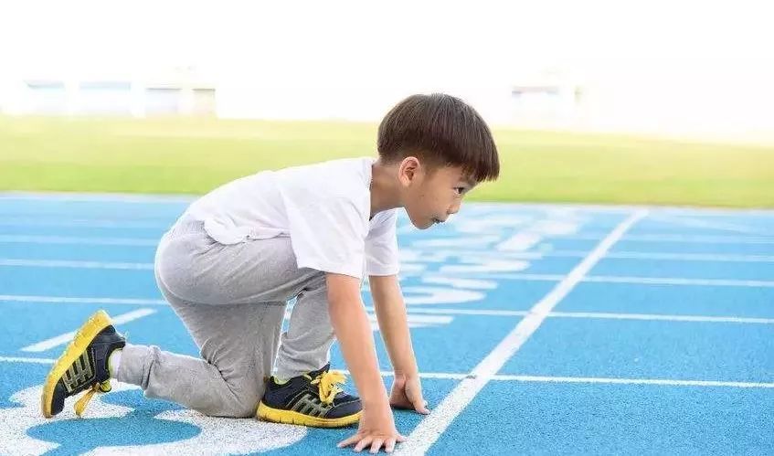 注:运动不宜过度,让孩子达到出汗,发热和面色红润的效果最佳.