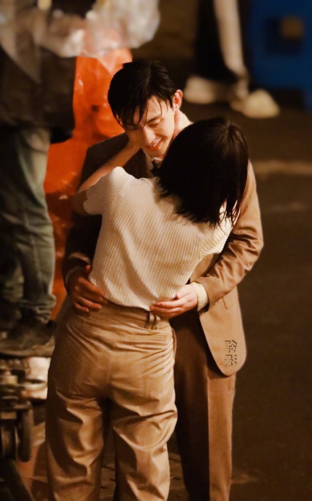 邓伦倪妮夜旅人同框路透曝光邓伦痞笑搂腰好苏好有氛围感