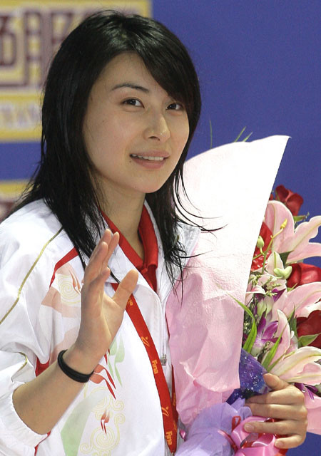 郭晶晶嫁入豪门母亲不放心母女俩带泪的欢笑与牵挂