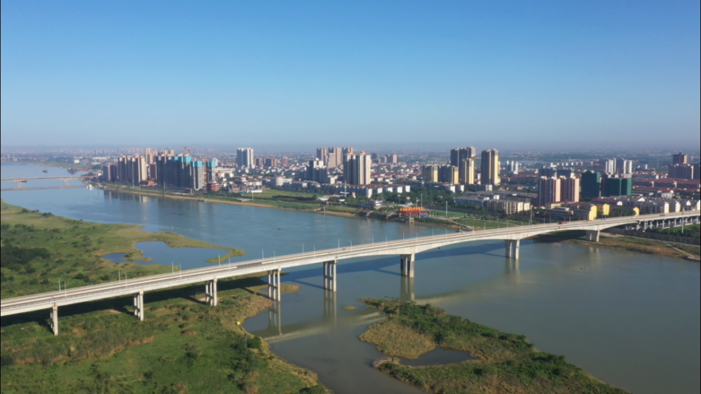 在这里也呼吁大家对施工改造予以支持和理解毕竟道路桥梁修得好居民