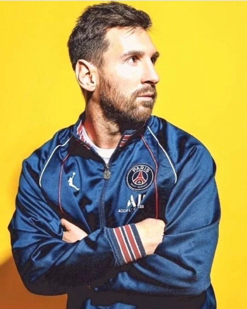 图集梅西接受法国足球专访时拍摄的写真图