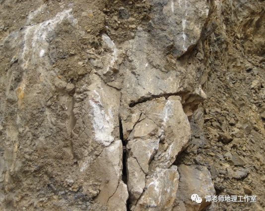 【专题归纳】影响岩石风化作用的因素,气候与岩石风化详解