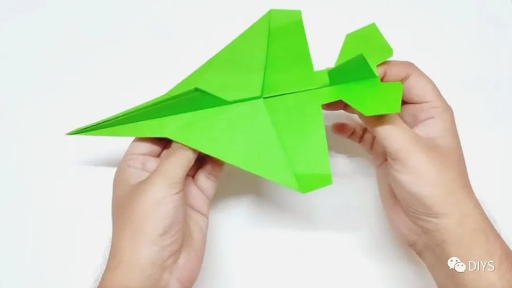 手工折纸漂亮的幻影2000战斗机模型