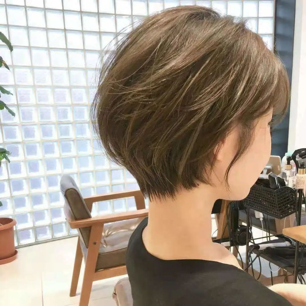 甜美可爱的短发系列关注《发型图片库》,天天分享好发型甜美可爱的