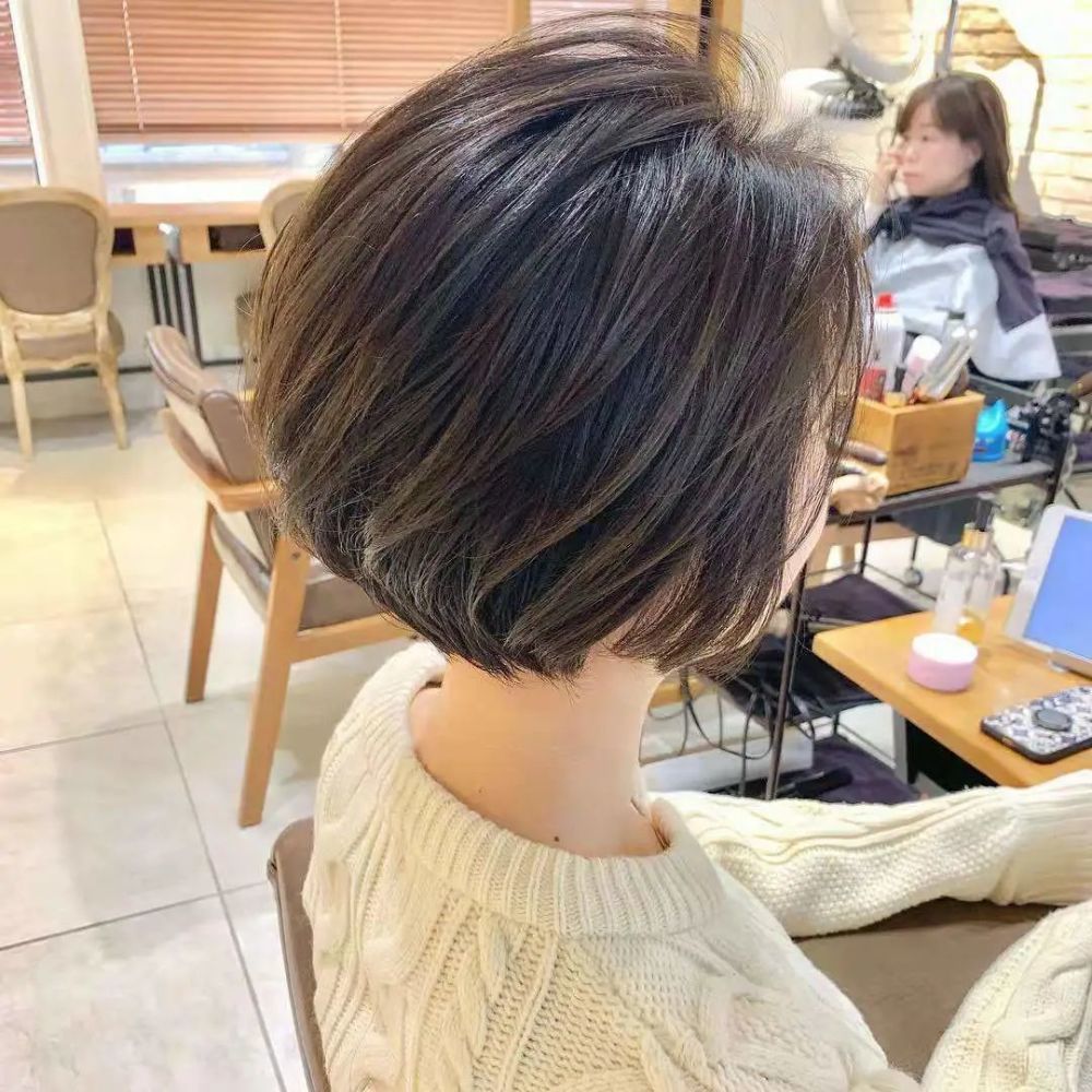 甜美可爱的短发系列关注《发型图片库》,天天分享好发型甜美可爱的