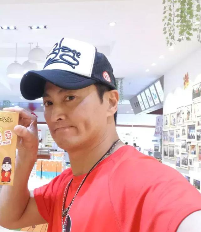 圈的港星何家劲,近年淡出影视圈后,投资健康食品加工厂「劲家庄」有成