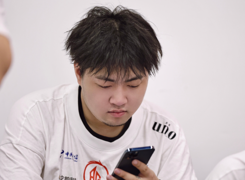 ag笑影称替补不是因为实力,是主动把机会让给久诚