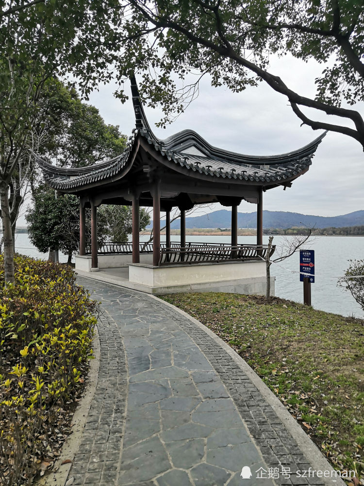身边的湖光山色,就蕴藏在石湖公园的山水之间
