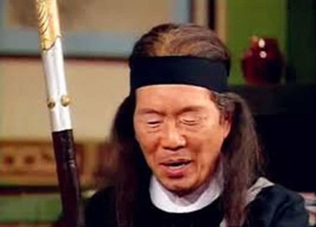 柯镇恶江毅炒过股当过会计一生未婚不愿意公开性取向