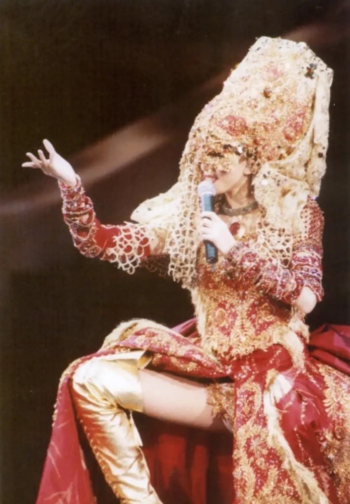 离世前两个月连开8场演唱会,说自己不会死的梅艳芳让人喜欢的原因不止