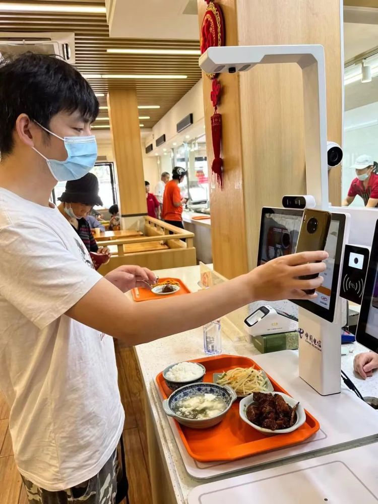 刷脸买单测营养智能取餐更便捷长宁这家社区食堂升级啦