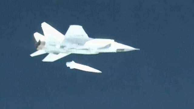 苏-57战力强悍：挂K-77M远程空空导弹，即将装备新型高超音速导弹_腾讯新闻