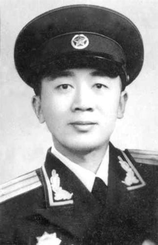 1942年粟裕收到施亚夫的两盒香烟急追返程干部日军有埋伏